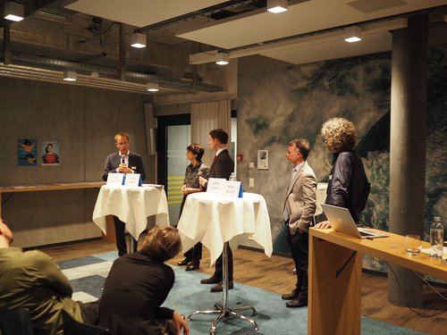 06_Symposium_Podium.jpg